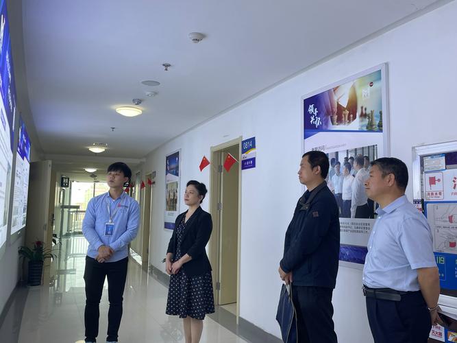 南宁市委网信办领导一行走访调研迈越科技与中易鹏云科技